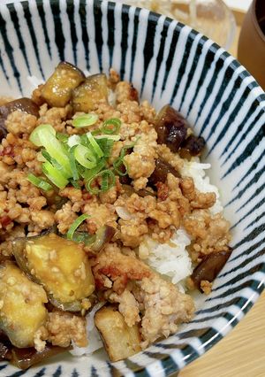 なすと豚ミンチのピリ辛スタミナ丼-レシピのメイン写真