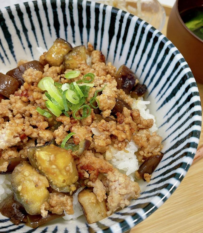 なすと豚ミンチのピリ辛スタミナ丼 by ✞✟✞おこめ