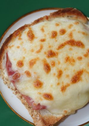 簡単★とろ～りクロックムッシュ風トースト-レシピのメイン写真