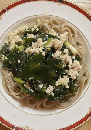 鶏ひき肉とわかめで、「おそばのパスタ」-レシピのメイン写真