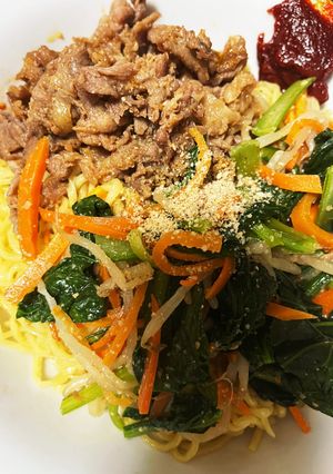 ナムルと豚こまの乗った冷やし中華-レシピのメイン写真