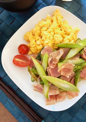 休日の朝ごはん！アスパラベーコン-レシピのメイン写真