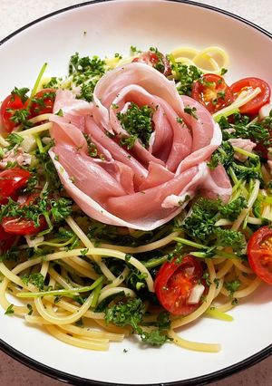 ワンパン！生ハム豆苗プチトマトのパスタ！-レシピのメイン写真