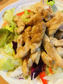 市販サラダ●鶏肉のはちみつ梅肉ソテー盛り-レシピのメイン写真