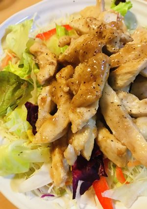 市販サラダ●鶏肉のはちみつ梅肉ソテー盛り-レシピのメイン写真
