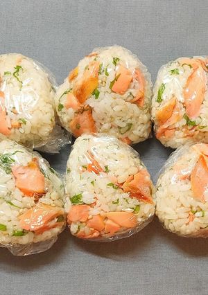 お弁当に！しっかり味の具沢山おにぎり-レシピのメイン写真
