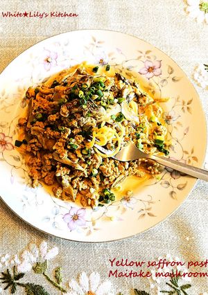 茸と豚肉たっぷり⭐黄色いサフランパスタ-レシピのメイン写真