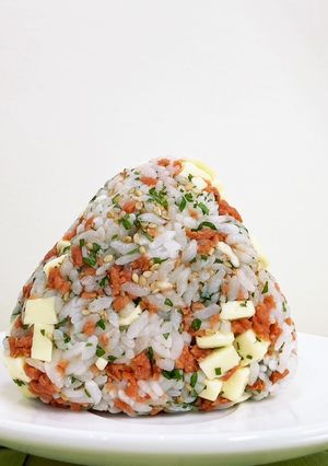 鮭とチーズの鮮やかおにぎり-レシピのメイン写真