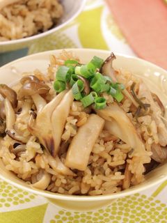 たっぷり焼ききのこと塩昆布の炊き込みご飯-レシピのメイン写真
