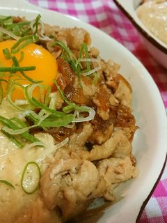 簡単!男子喜ぶ!【豚玉とろろ丼】-レシピのメイン写真