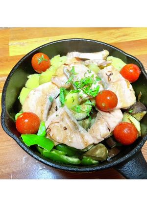 なんでも野菜とサーモンのスキレット焼き-レシピのメイン写真