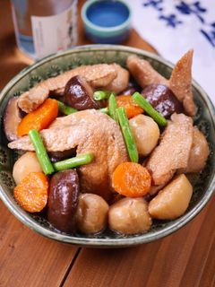 懐かしい味☆手羽先と里芋の旨煮-レシピのメイン写真