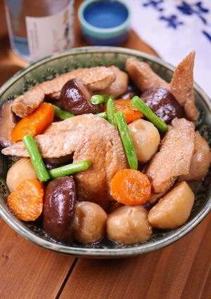 懐かしい味☆手羽先と里芋の旨煮-レシピのメイン写真