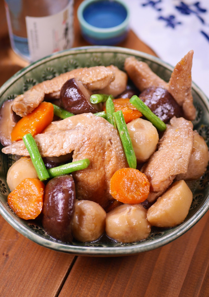 懐かしい味☆手羽先と里芋の旨煮-レシピのメイン写真