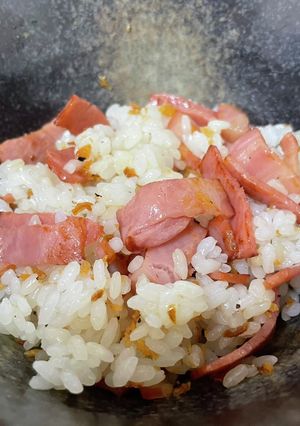 ベーコンとフライドオニオンの混ぜご飯-レシピのメイン写真