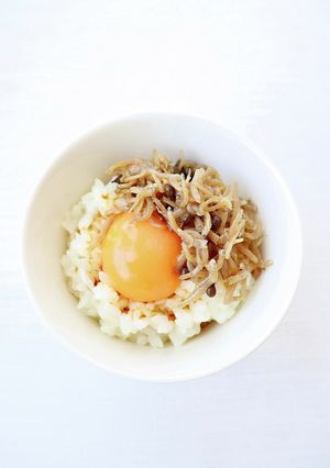美味しい〜【ちりめん山椒と卵かけご飯】-レシピのメイン写真