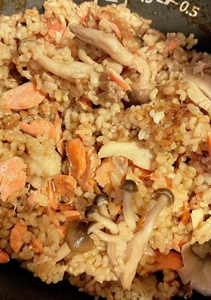 発芽玄米の炊き込みご飯(梅シャケきのこ)-レシピのメイン写真