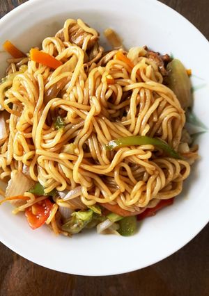 お一人様!市販の焼きそばにトマトで隠し味-レシピのメイン写真
