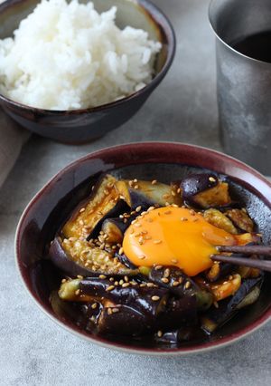 焼肉のタレで簡単【レンチンなすユッケ】-レシピのメイン写真