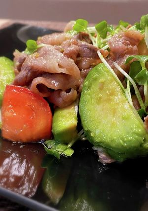 五香粉香る♡牛しゃぶとアボカドのサラダ-レシピのメイン写真