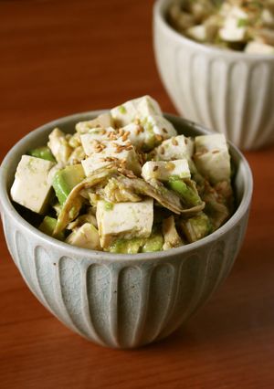 火を使わず簡単1品★鶏むね豆腐アボカド丼-レシピのメイン写真