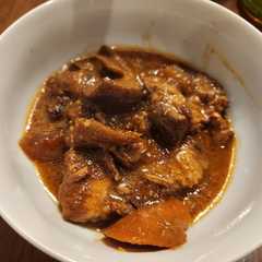 A picture of 豚肉の味噌煮込み.