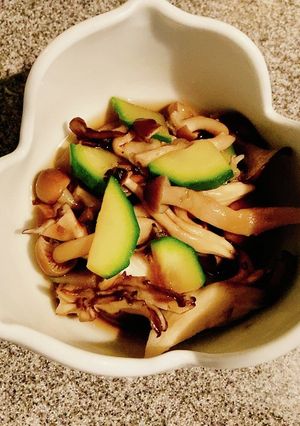 レンジで舞茸、しめじ、ズッキーニの生姜煮-レシピのメイン写真