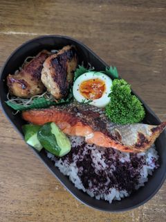JK☆皮目ぱりっと焼き鮭弁当♪-レシピのメイン写真
