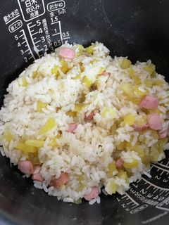 さつまいもとウイニーの炊き込みご飯-レシピのメイン写真