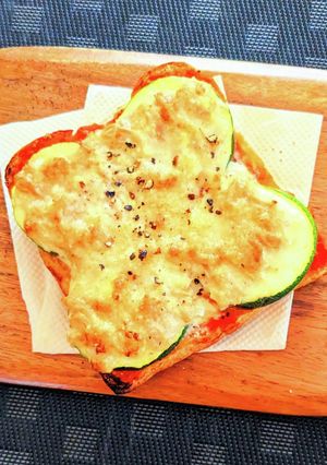ズッキーニとツナのピザ-レシピのメイン写真