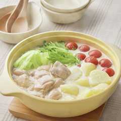 A picture of 鶏もも肉とじゃがいもの甘酒チーズ発酵鍋.