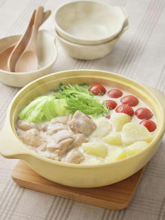 鶏もも肉とじゃがいもの甘酒チーズ発酵鍋-レシピのメイン写真