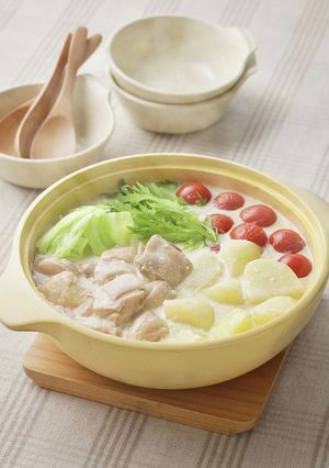鶏もも肉とじゃがいもの甘酒チーズ発酵鍋-レシピのメイン写真