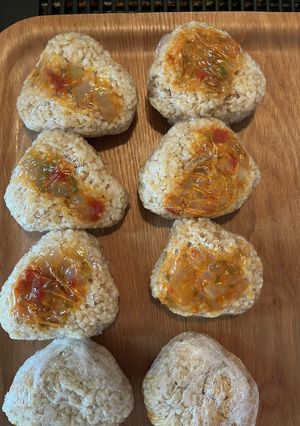 簡単玄米トマトにんにくラー油おにぎり！-レシピのメイン写真