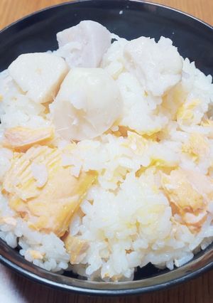 【鮭とさといもの炊き込みご飯】-レシピのメイン写真