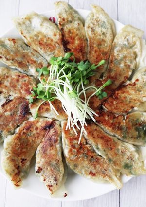 野菜たっぷり☆ジューシー焼き餃子-レシピのメイン写真