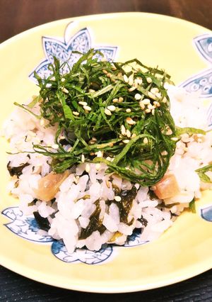 カリカリ梅とワカメの炊き込みご飯-レシピのメイン写真