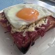 腰塚の自家製コンビーフオープンサンド