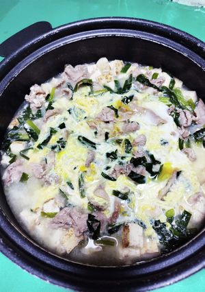 ニラ鍋(ニラ・豚肉・焼き豆腐・卵)-レシピのメイン写真