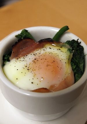 アスパラ菜で巣ごもりたまご-レシピのメイン写真