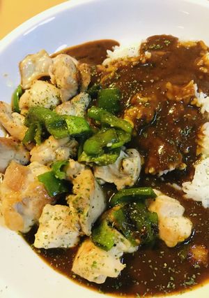 レトルト活用●鶏肉＆ピーマンの夏カレー-レシピのメイン写真