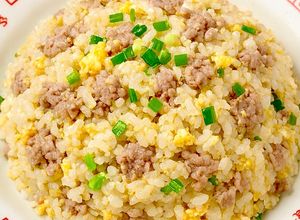 町中華！簡単ひき肉と卵とネギのチャーハン-レシピのメイン写真