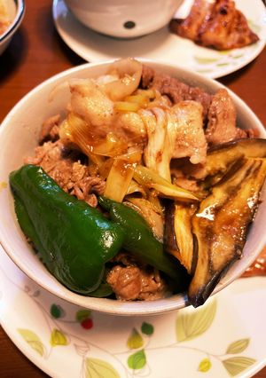 夏野菜と食べる♪スタミナすき焼き丼-レシピのメイン写真