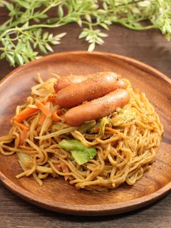 簡単!シャウエッセンのカレー焼きそば-レシピのメイン写真
