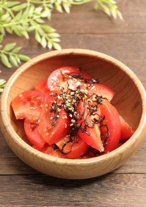 簡単！トマトの塩昆布和え　ピリ辛胡麻風味-レシピのメイン写真