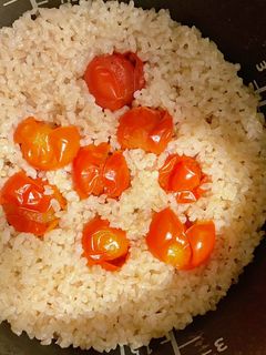 発芽玄米の炊き込みご飯(ミニトマト)-レシピのメイン写真