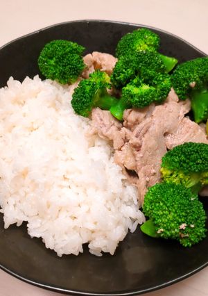 簡単！豚とブロッコリーのうま塩丼-レシピのメイン写真