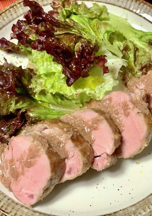ほのかにピリ辛・低温調理豚ヒレ肉ステーキ-レシピのメイン写真