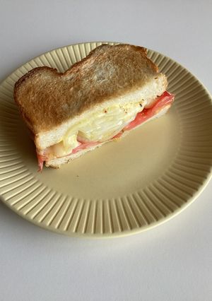 トマトと玉ねぎ、チーズのホットサンド-レシピのメイン写真