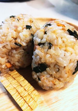 荏胡麻醤油漬けと焼鮭のおにぎり-レシピのメイン写真